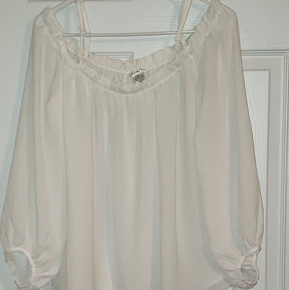 EUC Esley Spring/Summer Top off shoulder